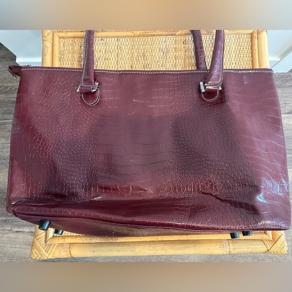 Gloria Vanderbilt Red/Burgandy Croc Patterned Shoulder Bag/Tote - Picture 11 of 13
